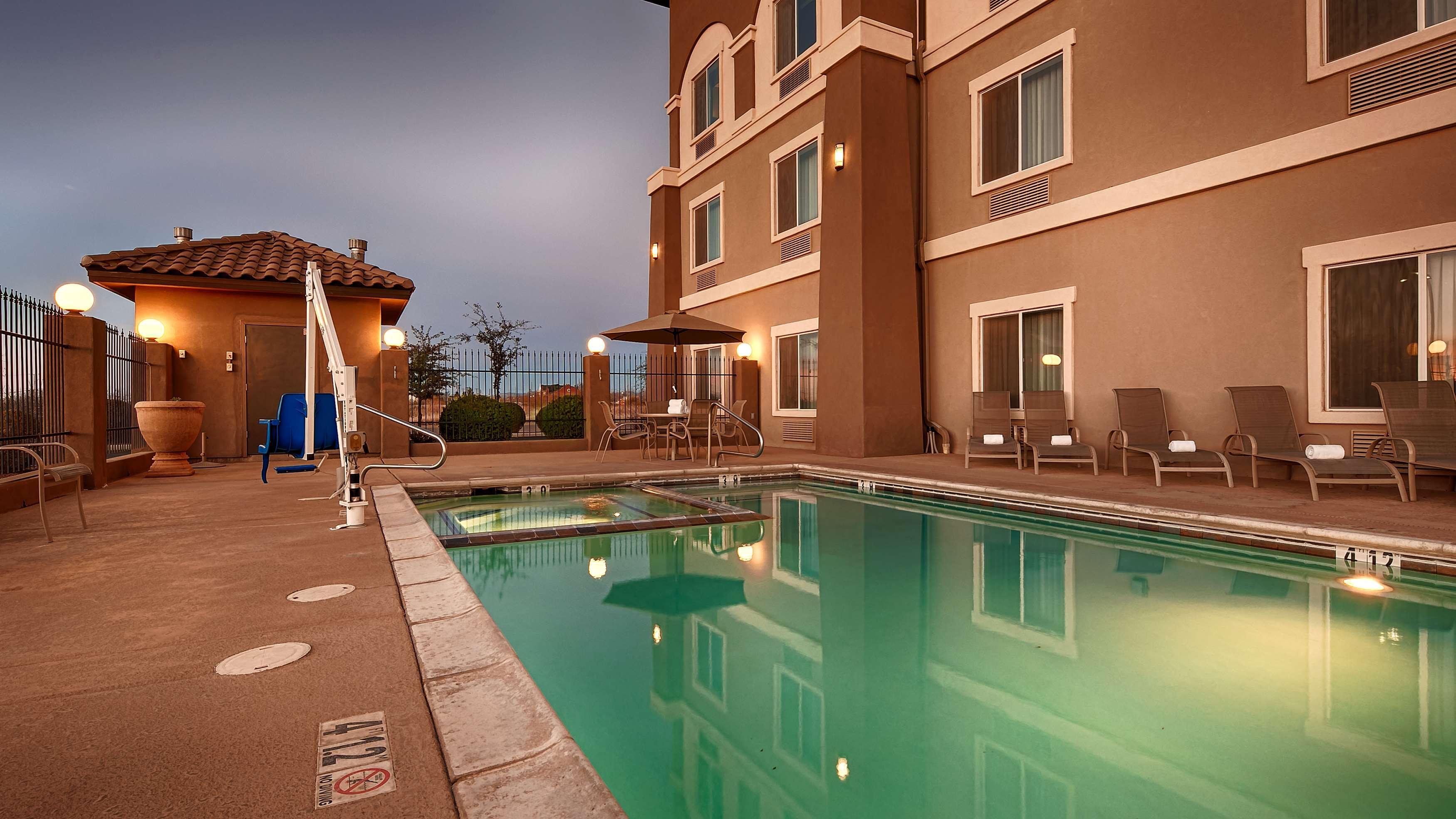Best Western Douglas Inn & Suites Ngoại thất bức ảnh