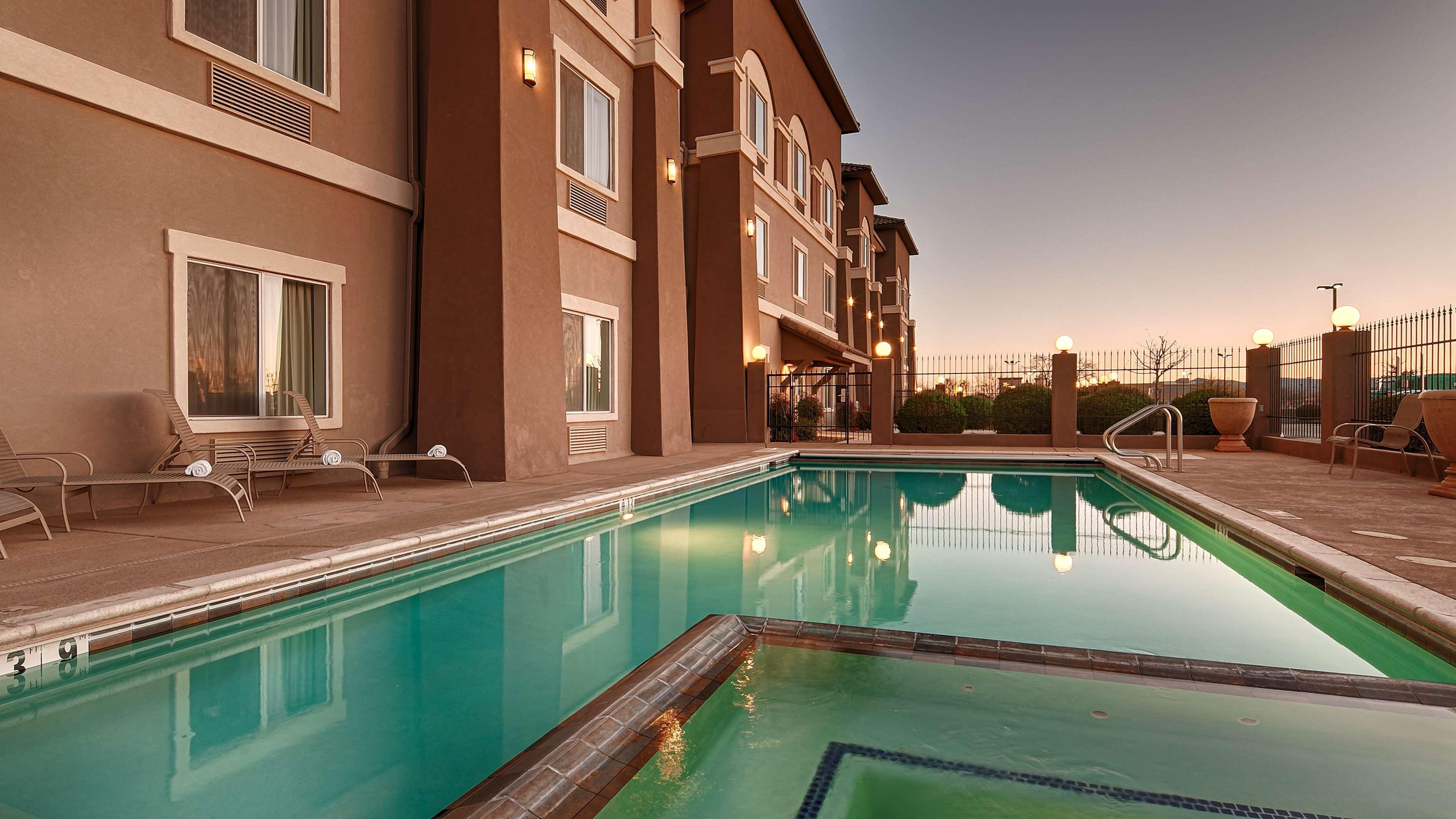 Best Western Douglas Inn & Suites Ngoại thất bức ảnh