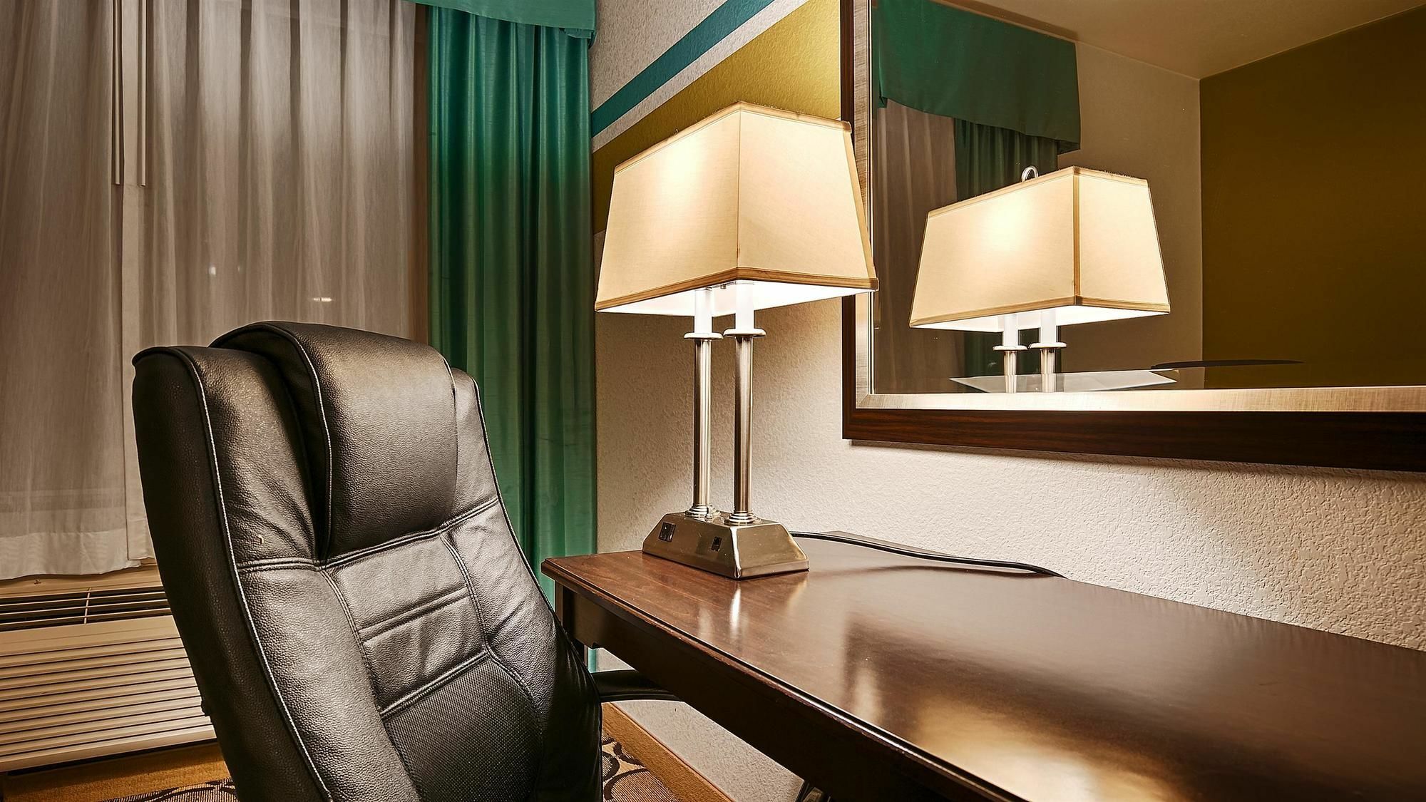Best Western Douglas Inn & Suites Ngoại thất bức ảnh
